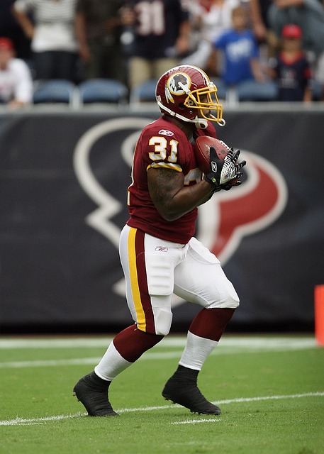 西部排名大乱！首个季后赛球队诞生，火掘湖抢第2，4队哄夺第5名.